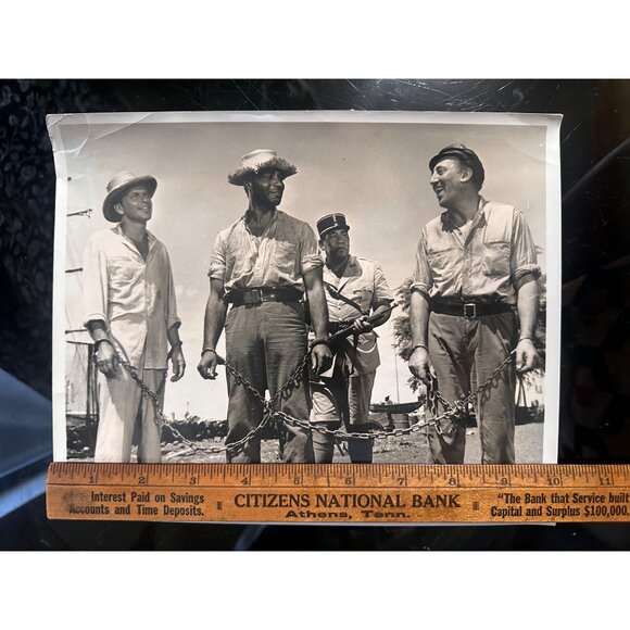 Vintage 1961 Movie Still From "The Devil At 4 OClock" Featuring Frank Sinatra Be - Picture 4 of 13